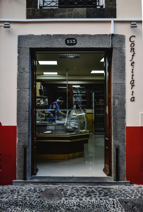 Comment bien choisir votre vitrine encastrable adaptée au commerce